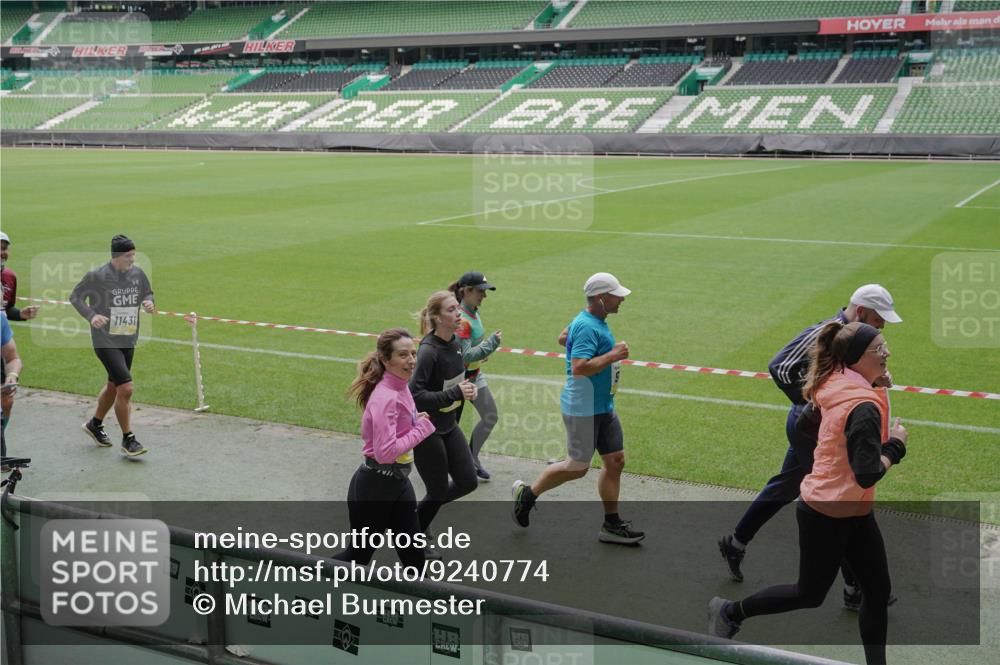 05.10.2025 - 20. swb-Marathon Bremen Michael Burmester http://msf.ph/oto/9240774 05.10.2025 10:34:46 Laufen im Stadion 7101, 7147, 7215, 9183, 9188, 9201, 9219, 9292, 9372, 9430, 9472, 9540, 9547, 9585, 9591, 9622, 9669, 9672, 9714, 9719, 9720, 9722, 9766, 9783, 9797, 9820, 9844, 9847, 9872, 9925, 9932, 9943, 9947, 9952, 9981, 10003, 10005, 10009, 10024, 10069, 10080, 10088, 10111, 10169, 10178, 10191, 10196, 10200, 10260, 10261, 10263, 10281, 10285, 10329, 10341, 10397, 10398, 10408, 10424, 10527, 10641, 10644, 10645, 10648, 10653, 10694, 10834, 10845, 10950, 10988, 9529 meine-sportfotos.de