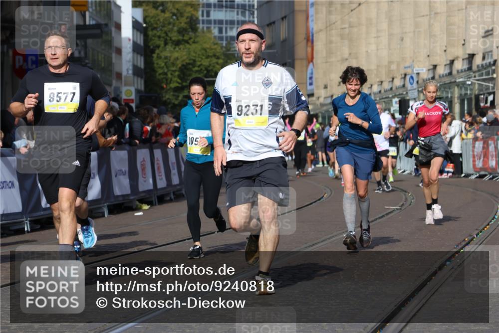 05.10.2025 - 20. swb-Marathon Bremen Strokosch-Dieckow http://msf.ph/oto/9240818 05.10.2025 10:57:08 Ziel 5172, 9231, 9314, 9489, 9577, 9797, 10293, 10545, 10917, 11138, 11202, 11434, 11435, 11566, 11596, 11686 meine-sportfotos.de