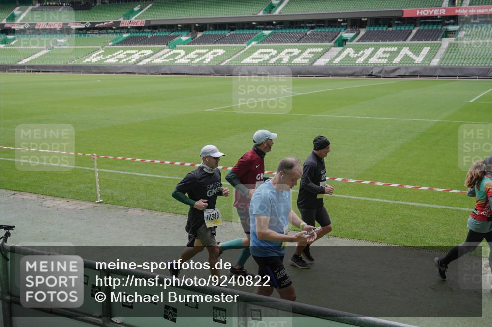 05.10.2025 - 20. swb-Marathon Bremen Michael Burmester http://msf.ph/oto/9240822 05.10.2025 10:34:48 Laufen im Stadion 7101, 7147, 7215, 9183, 9188, 9201, 9219, 9292, 9372, 9430, 9472, 9540, 9547, 9585, 9591, 9622, 9669, 9672, 9714, 9719, 9720, 9722, 9766, 9783, 9797, 9820, 9844, 9847, 9872, 9925, 9932, 9943, 9947, 9952, 9981, 10003, 10005, 10009, 10024, 10069, 10080, 10088, 10111, 10169, 10191, 10196, 10200, 10260, 10261, 10263, 10281, 10285, 10329, 10341, 10397, 10398, 10408, 10424, 10527, 10641, 10644, 10645, 10648, 10653, 10694, 10834, 10845, 10950, 10988, 9529 meine-sportfotos.de