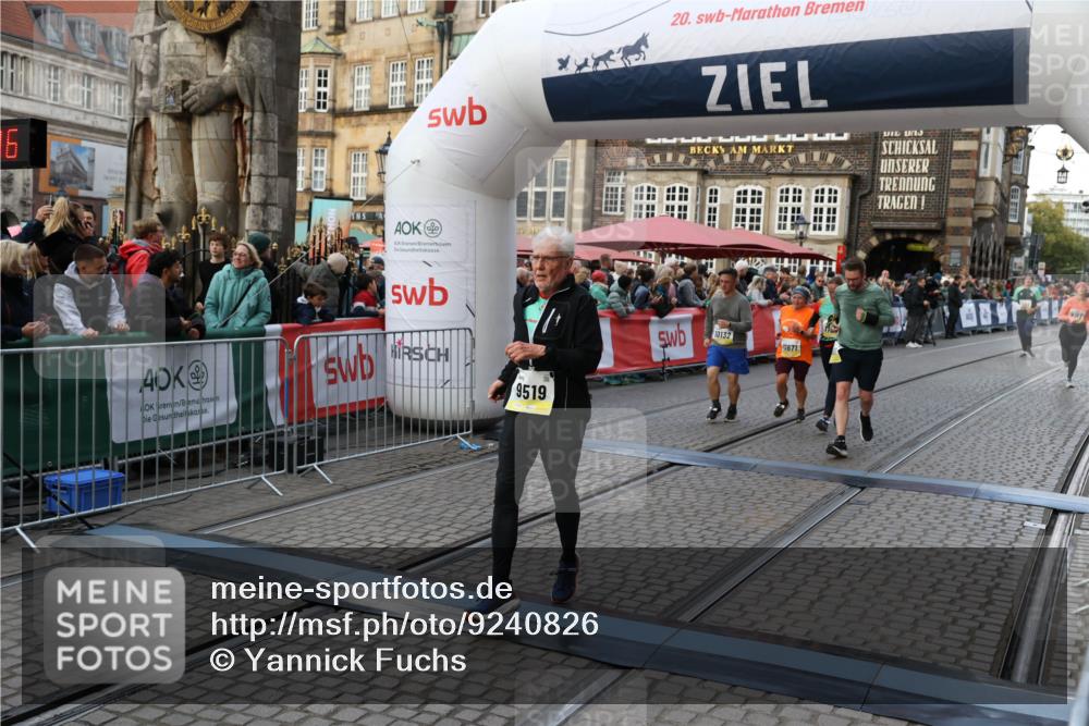 05.10.2025 - 20. swb-Marathon Bremen Yannick Fuchs http://msf.ph/oto/9240826 05.10.2025 11:08:25 Ziel 9353, 9401, 9519, 10132, 10866, 11019, 11097, 11232, 11670, 11671 meine-sportfotos.de