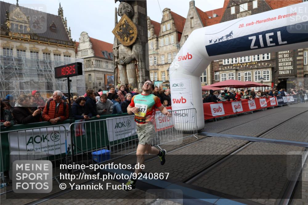 05.10.2025 - 20. swb-Marathon Bremen Yannick Fuchs http://msf.ph/oto/9240867 05.10.2025 10:40:14 Ziel 10276, 11567 meine-sportfotos.de