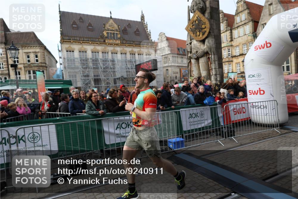 05.10.2025 - 20. swb-Marathon Bremen Yannick Fuchs http://msf.ph/oto/9240911 05.10.2025 10:40:14 Ziel 10276, 11567 meine-sportfotos.de