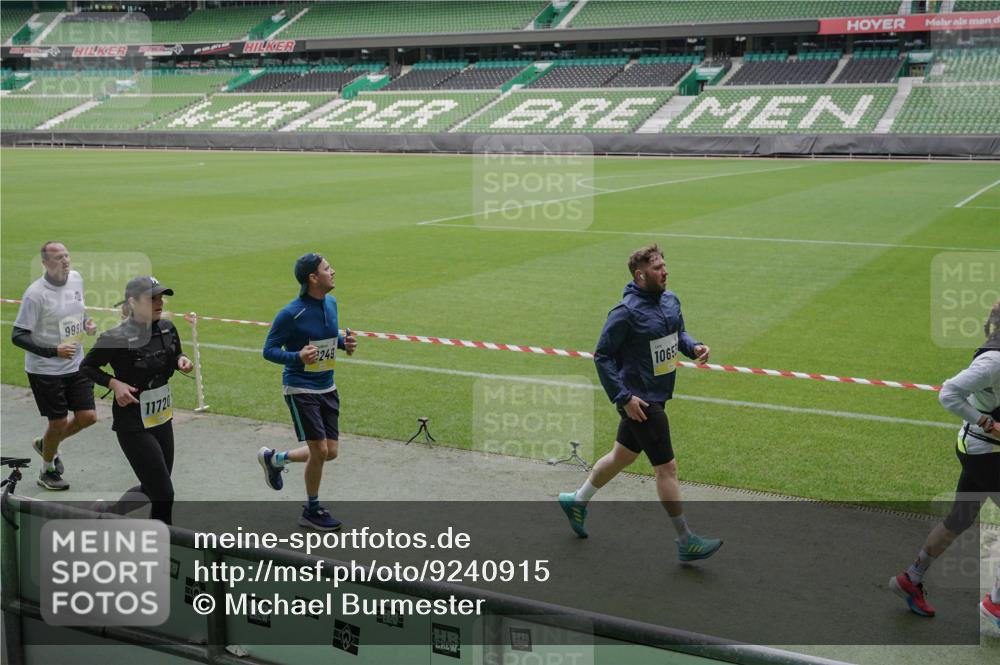 05.10.2025 - 20. swb-Marathon Bremen Michael Burmester http://msf.ph/oto/9240915 05.10.2025 10:34:51 Laufen im Stadion 7101, 7147, 7215, 9183, 9188, 9201, 9219, 9292, 9372, 9430, 9472, 9540, 9547, 9585, 9591, 9622, 9669, 9672, 9714, 9719, 9720, 9722, 9766, 9783, 9797, 9820, 9844, 9847, 9872, 9925, 9932, 9943, 9947, 9952, 9968, 9981, 10003, 10005, 10009, 10080, 10088, 10111, 10169, 10191, 10196, 10200, 10260, 10261, 10263, 10281, 10285, 10329, 10341, 10397, 10398, 10408, 10424, 10527, 10555, 10641, 10644, 10645, 10648, 10653, 10694, 10834, 10845, 10950, 10988 meine-sportfotos.de