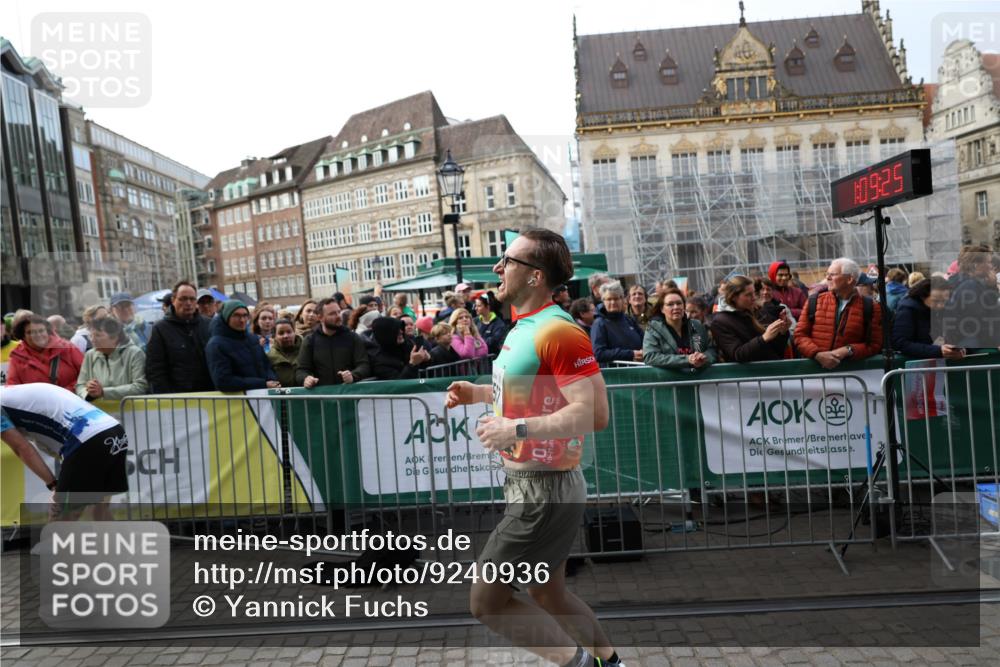 05.10.2025 - 20. swb-Marathon Bremen Yannick Fuchs http://msf.ph/oto/9240936 05.10.2025 10:40:15 Ziel 10276, 11567 meine-sportfotos.de