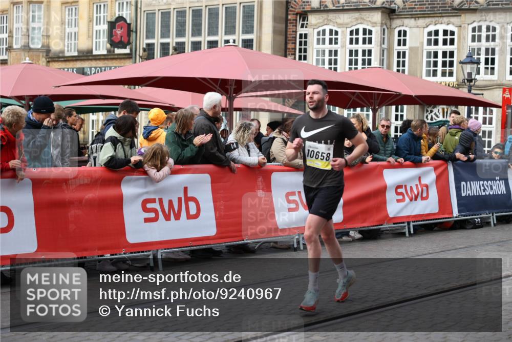 05.10.2025 - 20. swb-Marathon Bremen Yannick Fuchs http://msf.ph/oto/9240967 05.10.2025 10:40:26 Ziel 10658 meine-sportfotos.de