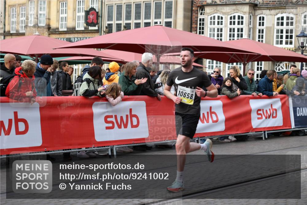 05.10.2025 - 20. swb-Marathon Bremen Yannick Fuchs http://msf.ph/oto/9241002 05.10.2025 10:40:26 Ziel 10658 meine-sportfotos.de