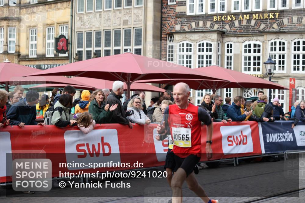 05.10.2025 - 20. swb-Marathon Bremen Yannick Fuchs http://msf.ph/oto/9241020 05.10.2025 10:40:30 Ziel 10070, 10565, 10658 meine-sportfotos.de