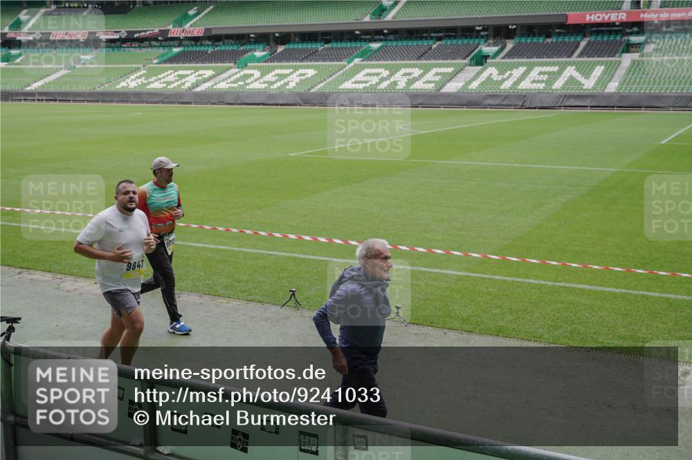 05.10.2025 - 20. swb-Marathon Bremen Michael Burmester http://msf.ph/oto/9241033 05.10.2025 10:34:54 Laufen im Stadion 7101, 7147, 7215, 9183, 9188, 9201, 9219, 9292, 9350, 9372, 9430, 9472, 9540, 9547, 9585, 9591, 9601, 9622, 9669, 9672, 9714, 9719, 9720, 9722, 9766, 9783, 9797, 9820, 9844, 9847, 9872, 9925, 9932, 9943, 9947, 9952, 9968, 9981, 10009, 10080, 10088, 10111, 10169, 10191, 10196, 10200, 10260, 10261, 10263, 10281, 10285, 10329, 10341, 10395, 10397, 10398, 10408, 10424, 10527, 10555, 10644, 10645, 10648, 10653, 10694, 10834, 10845, 10950, 10988 meine-sportfotos.de