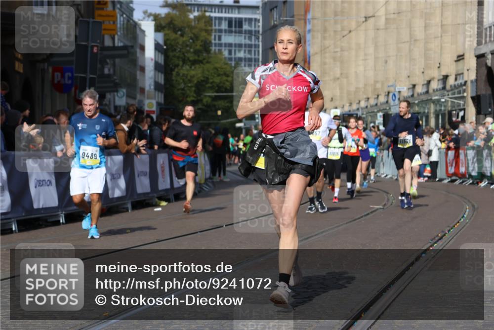 05.10.2025 - 20. swb-Marathon Bremen Strokosch-Dieckow http://msf.ph/oto/9241072 05.10.2025 10:57:12 Ziel 9231, 9292, 9314, 9450, 9489, 9577, 9844, 9947, 10169, 10293, 10545, 10657, 10917, 11015, 11138, 11202, 11434, 11596, 11686 meine-sportfotos.de