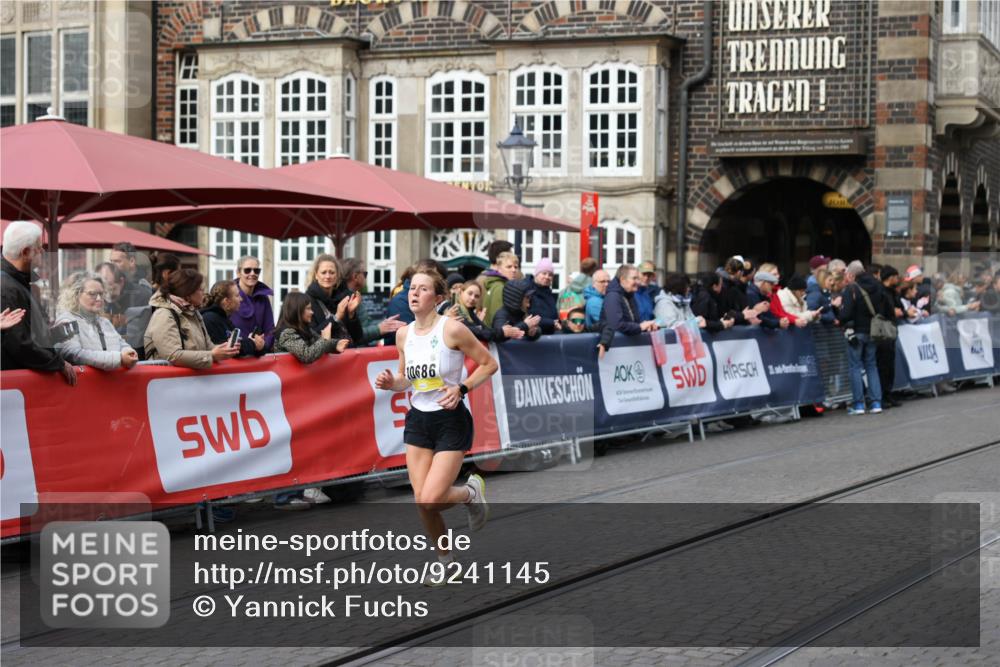 05.10.2025 - 20. swb-Marathon Bremen Yannick Fuchs http://msf.ph/oto/9241145 05.10.2025 10:40:34 Ziel 10070, 10565, 10658, 10686 meine-sportfotos.de