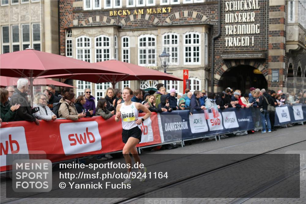 05.10.2025 - 20. swb-Marathon Bremen Yannick Fuchs http://msf.ph/oto/9241164 05.10.2025 10:40:34 Ziel 10070, 10565, 10658, 10686 meine-sportfotos.de