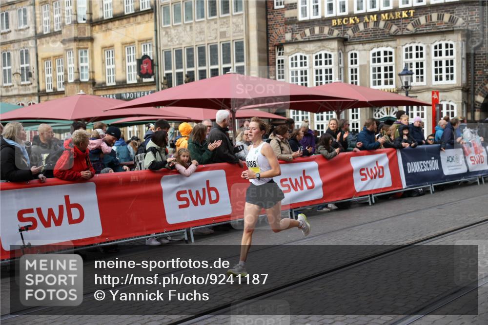 05.10.2025 - 20. swb-Marathon Bremen Yannick Fuchs http://msf.ph/oto/9241187 05.10.2025 10:40:35 Ziel 10070, 10565, 10658, 10686 meine-sportfotos.de