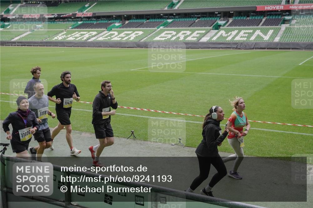 05.10.2025 - 20. swb-Marathon Bremen Michael Burmester http://msf.ph/oto/9241193 05.10.2025 10:34:59 Laufen im Stadion 7147, 7163, 7215, 9183, 9188, 9201, 9219, 9292, 9350, 9372, 9430, 9495, 9540, 9547, 9582, 9585, 9601, 9622, 9669, 9672, 9719, 9720, 9722, 9766, 9783, 9797, 9844, 9847, 9872, 9925, 9932, 9943, 9947, 9952, 9968, 9981, 10009, 10049, 10080, 10088, 10105, 10111, 10169, 10179, 10191, 10200, 10260, 10261, 10263, 10281, 10285, 10329, 10341, 10377, 10395, 10397, 10424, 10527, 10555, 10644, 10645, 10648, 10653, 10694, 10834, 10845, 10950, 10988, 7101, 9472, 9820 meine-sportfotos.de