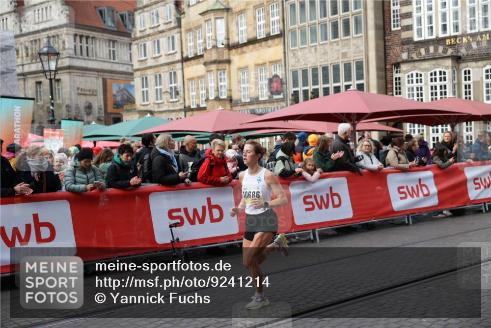 05.10.2025 - 20. swb-Marathon Bremen Yannick Fuchs http://msf.ph/oto/9241214 05.10.2025 10:40:35 Ziel 10070, 10565, 10658, 10686 meine-sportfotos.de