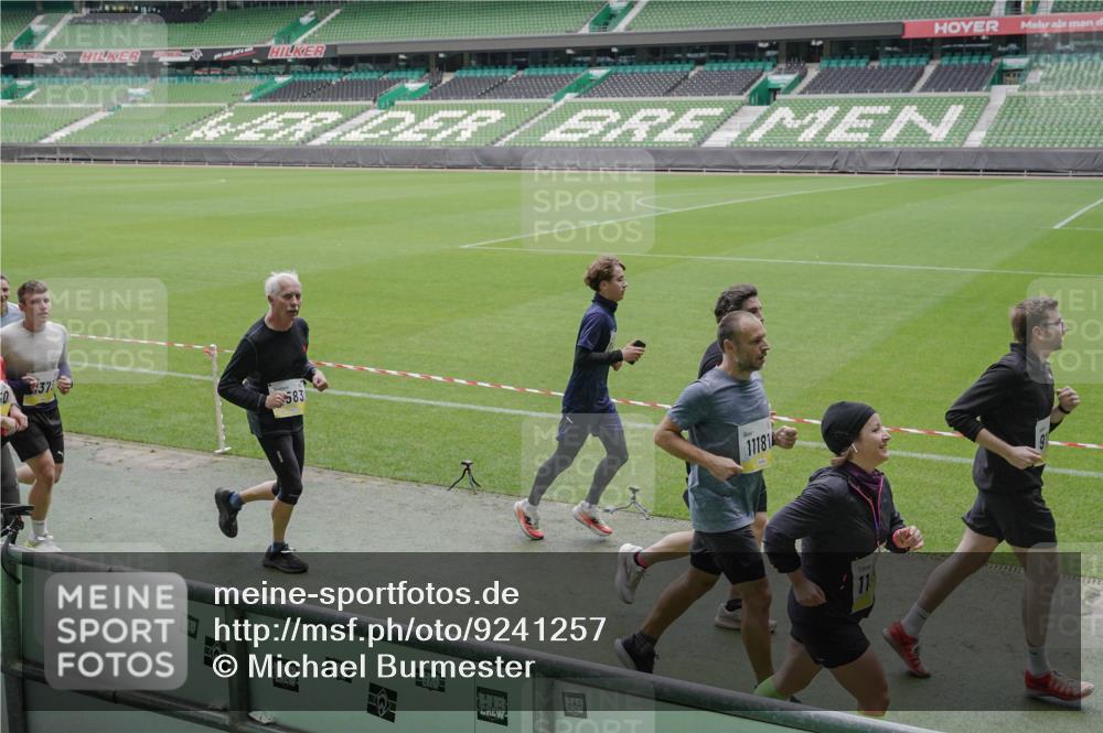 05.10.2025 - 20. swb-Marathon Bremen Michael Burmester http://msf.ph/oto/9241257 05.10.2025 10:35:00 Laufen im Stadion 7147, 7163, 7215, 9183, 9188, 9201, 9219, 9292, 9350, 9372, 9430, 9495, 9540, 9547, 9582, 9585, 9601, 9622, 9625, 9666, 9669, 9672, 9719, 9720, 9722, 9766, 9783, 9797, 9844, 9847, 9872, 9925, 9932, 9943, 9952, 9968, 9981, 10009, 10049, 10080, 10088, 10105, 10111, 10169, 10179, 10191, 10200, 10260, 10261, 10263, 10281, 10285, 10329, 10341, 10377, 10395, 10397, 10527, 10555, 10644, 10645, 10648, 10653, 10694, 10834, 10845, 10950, 10988, 7101, 9472, 9820 meine-sportfotos.de