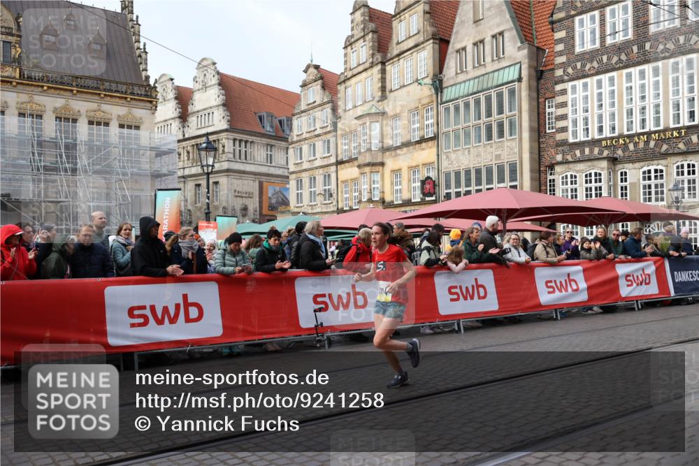 05.10.2025 - 20. swb-Marathon Bremen Yannick Fuchs http://msf.ph/oto/9241258 05.10.2025 10:40:40 Ziel 10686, 11114 meine-sportfotos.de