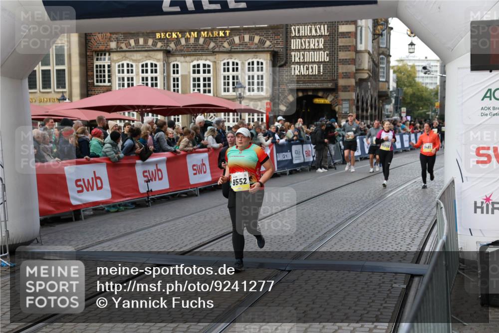 05.10.2025 - 20. swb-Marathon Bremen Yannick Fuchs http://msf.ph/oto/9241277 05.10.2025 11:08:35 Ziel 9186, 9235, 9481, 9552 meine-sportfotos.de