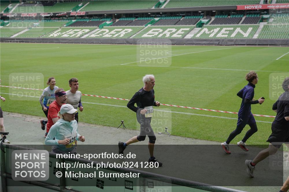 05.10.2025 - 20. swb-Marathon Bremen Michael Burmester http://msf.ph/oto/9241280 05.10.2025 10:35:01 Laufen im Stadion 7147, 7163, 7215, 9183, 9188, 9201, 9219, 9292, 9350, 9372, 9430, 9495, 9540, 9547, 9582, 9585, 9601, 9622, 9625, 9666, 9669, 9672, 9719, 9720, 9722, 9766, 9783, 9797, 9844, 9847, 9872, 9886, 9925, 9932, 9943, 9952, 9968, 9981, 10049, 10080, 10088, 10105, 10111, 10169, 10179, 10191, 10200, 10260, 10261, 10263, 10281, 10285, 10329, 10341, 10377, 10395, 10397, 10527, 10555, 10644, 10645, 10648, 10653, 10694, 10834, 10845, 10950, 10988, 7101, 9472, 9820 meine-sportfotos.de