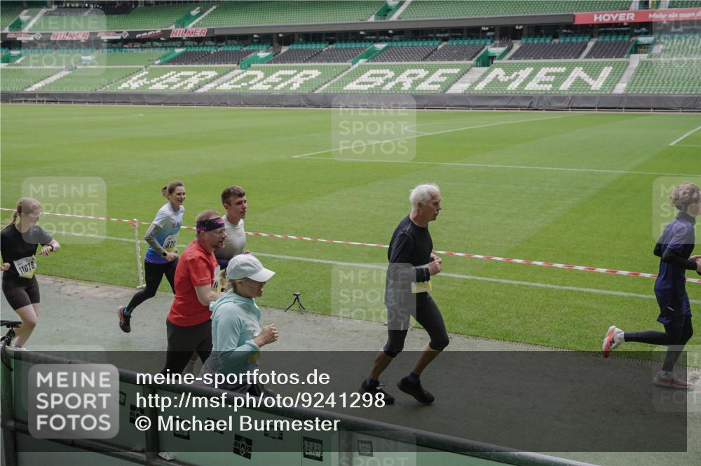 05.10.2025 - 20. swb-Marathon Bremen Michael Burmester http://msf.ph/oto/9241298 05.10.2025 10:35:01 Laufen im Stadion 7147, 7163, 7215, 9183, 9188, 9201, 9219, 9292, 9350, 9372, 9430, 9495, 9540, 9547, 9582, 9585, 9601, 9622, 9625, 9666, 9669, 9672, 9719, 9720, 9722, 9766, 9783, 9797, 9844, 9847, 9872, 9886, 9925, 9932, 9943, 9952, 9968, 9981, 10049, 10080, 10088, 10105, 10111, 10169, 10179, 10191, 10200, 10260, 10261, 10263, 10281, 10285, 10329, 10341, 10377, 10395, 10397, 10527, 10555, 10644, 10645, 10648, 10653, 10694, 10834, 10845, 10950, 10988, 7101, 9472, 9820 meine-sportfotos.de