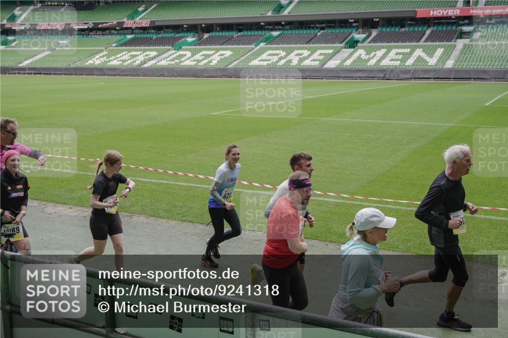 05.10.2025 - 20. swb-Marathon Bremen Michael Burmester http://msf.ph/oto/9241318 05.10.2025 10:35:02 Laufen im Stadion 7147, 7163, 7215, 9183, 9188, 9201, 9219, 9292, 9350, 9372, 9430, 9495, 9540, 9547, 9582, 9585, 9601, 9622, 9625, 9666, 9669, 9672, 9719, 9720, 9722, 9766, 9783, 9797, 9844, 9847, 9872, 9886, 9925, 9932, 9943, 9952, 9968, 9981, 10049, 10080, 10088, 10105, 10111, 10169, 10179, 10191, 10200, 10260, 10261, 10263, 10281, 10285, 10329, 10341, 10368, 10377, 10395, 10397, 10527, 10555, 10644, 10645, 10648, 10653, 10694, 10834, 10845, 10950, 10988, 7101, 9472, 9820 meine-sportfotos.de