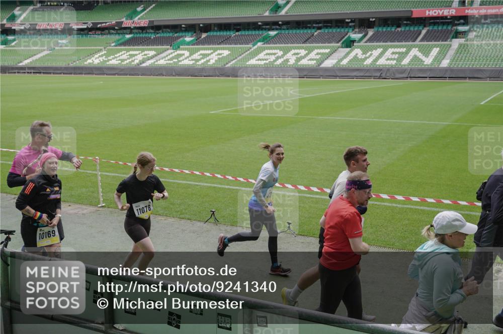 05.10.2025 - 20. swb-Marathon Bremen Michael Burmester http://msf.ph/oto/9241340 05.10.2025 10:35:02 Laufen im Stadion 7147, 7163, 7215, 9183, 9188, 9201, 9219, 9292, 9350, 9372, 9430, 9495, 9540, 9547, 9582, 9585, 9601, 9622, 9625, 9666, 9669, 9672, 9719, 9720, 9722, 9766, 9783, 9797, 9844, 9847, 9872, 9886, 9925, 9932, 9943, 9952, 9968, 9981, 10049, 10080, 10088, 10105, 10111, 10169, 10179, 10191, 10200, 10260, 10261, 10263, 10281, 10285, 10329, 10341, 10368, 10377, 10395, 10397, 10527, 10555, 10644, 10645, 10648, 10653, 10694, 10834, 10845, 10950, 10988, 7101, 9472, 9820 meine-sportfotos.de