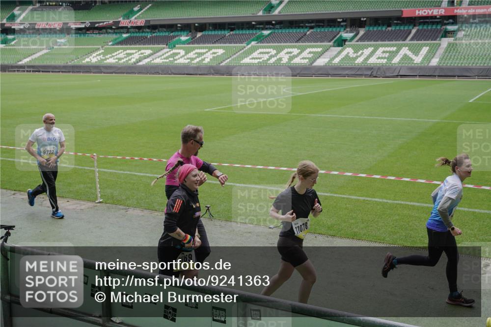 05.10.2025 - 20. swb-Marathon Bremen Michael Burmester http://msf.ph/oto/9241363 05.10.2025 10:35:03 Laufen im Stadion 7147, 7163, 7215, 9183, 9188, 9201, 9219, 9292, 9350, 9372, 9430, 9495, 9540, 9547, 9582, 9585, 9601, 9622, 9625, 9666, 9669, 9672, 9719, 9720, 9722, 9766, 9783, 9797, 9844, 9847, 9872, 9886, 9925, 9932, 9943, 9952, 9968, 9981, 10049, 10080, 10088, 10105, 10111, 10145, 10169, 10179, 10191, 10200, 10260, 10261, 10263, 10281, 10285, 10329, 10341, 10368, 10377, 10395, 10397, 10527, 10555, 10644, 10645, 10648, 10653, 10694, 10834, 10845, 10950, 10988, 7101, 9472, 9820 meine-sportfotos.de