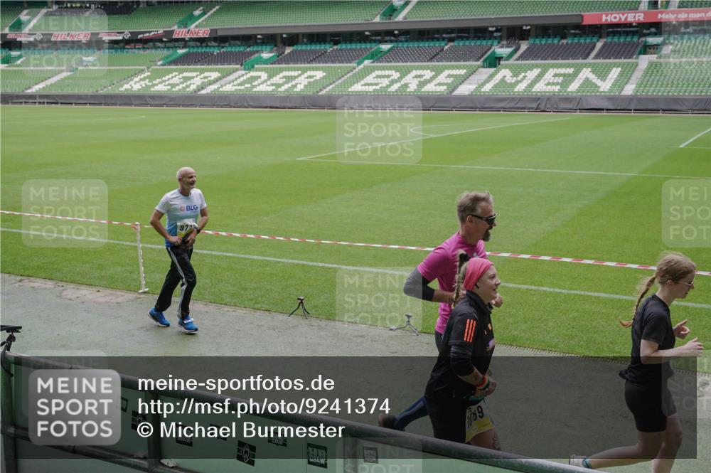 05.10.2025 - 20. swb-Marathon Bremen Michael Burmester http://msf.ph/oto/9241374 05.10.2025 10:35:03 Laufen im Stadion 7147, 7163, 7215, 9183, 9188, 9201, 9219, 9292, 9350, 9372, 9430, 9495, 9540, 9547, 9582, 9585, 9601, 9622, 9625, 9666, 9669, 9672, 9719, 9720, 9722, 9766, 9783, 9797, 9844, 9847, 9872, 9886, 9925, 9932, 9943, 9952, 9968, 9981, 10049, 10080, 10088, 10105, 10111, 10145, 10169, 10179, 10191, 10200, 10260, 10261, 10263, 10281, 10285, 10329, 10341, 10368, 10377, 10395, 10397, 10527, 10555, 10644, 10645, 10648, 10653, 10694, 10834, 10845, 10950, 10988, 7101, 9472, 9820 meine-sportfotos.de