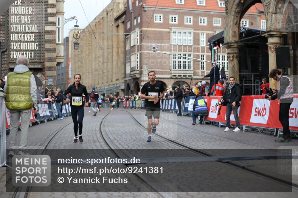 05.10.2025 - 20. swb-Marathon Bremen Yannick Fuchs http://msf.ph/oto/9241381 05.10.2025 10:41:13 Ziel 10606, 10952 meine-sportfotos.de