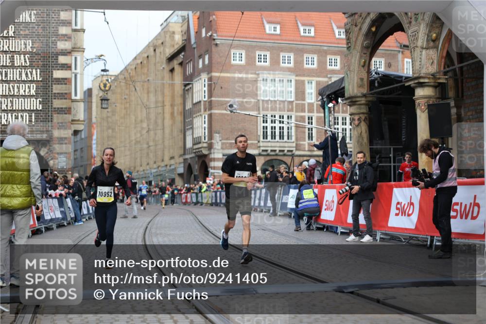 05.10.2025 - 20. swb-Marathon Bremen Yannick Fuchs http://msf.ph/oto/9241405 05.10.2025 10:41:13 Ziel 10606, 10952 meine-sportfotos.de