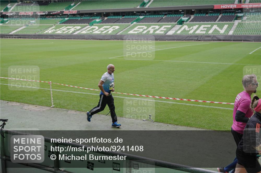 05.10.2025 - 20. swb-Marathon Bremen Michael Burmester http://msf.ph/oto/9241408 05.10.2025 10:35:04 Laufen im Stadion 7147, 7163, 7215, 9183, 9188, 9201, 9219, 9292, 9350, 9372, 9430, 9495, 9540, 9547, 9582, 9585, 9601, 9622, 9625, 9666, 9669, 9672, 9719, 9720, 9722, 9766, 9783, 9797, 9844, 9847, 9872, 9886, 9925, 9932, 9952, 9968, 9981, 10049, 10080, 10088, 10105, 10111, 10145, 10169, 10179, 10191, 10200, 10260, 10261, 10263, 10281, 10285, 10329, 10341, 10368, 10377, 10395, 10397, 10527, 10555, 10644, 10645, 10648, 10653, 10694, 10834, 10845, 10950, 10988, 7101, 7215, 9472, 9820 meine-sportfotos.de