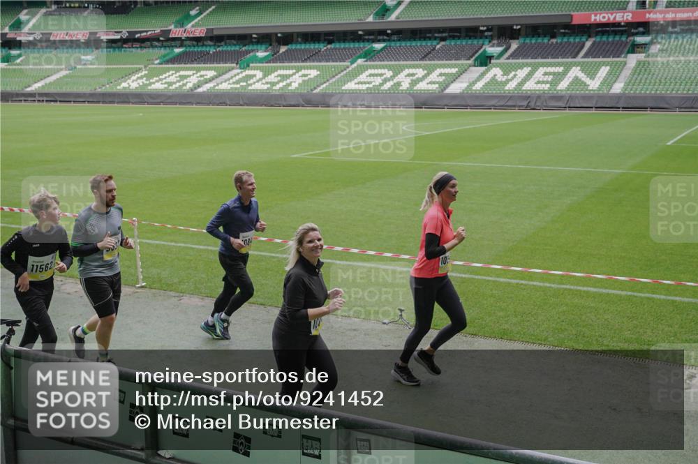 05.10.2025 - 20. swb-Marathon Bremen Michael Burmester http://msf.ph/oto/9241452 05.10.2025 10:35:06 Laufen im Stadion 7147, 7163, 9183, 9188, 9201, 9219, 9292, 9350, 9372, 9430, 9495, 9540, 9547, 9576, 9582, 9585, 9601, 9622, 9625, 9666, 9669, 9672, 9719, 9720, 9722, 9766, 9783, 9797, 9844, 9847, 9872, 9886, 9925, 9932, 9952, 9968, 9981, 10049, 10055, 10080, 10088, 10105, 10111, 10145, 10169, 10179, 10200, 10260, 10263, 10281, 10329, 10341, 10368, 10377, 10395, 10397, 10527, 10555, 10644, 10645, 10648, 10653, 10694, 10834, 10845, 10950, 10988, 7101, 7215, 9372, 9472, 9547, 9585, 9820 meine-sportfotos.de