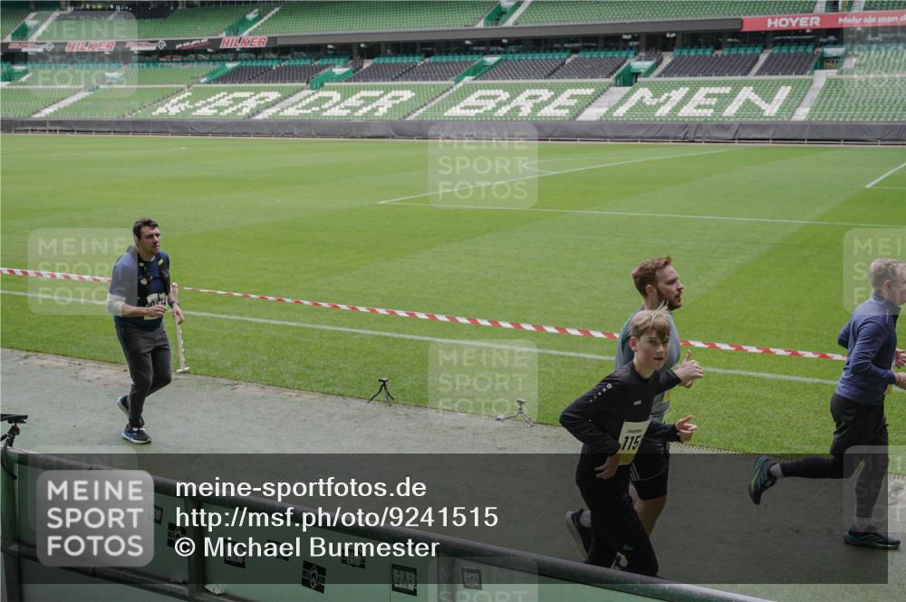 05.10.2025 - 20. swb-Marathon Bremen Michael Burmester http://msf.ph/oto/9241515 05.10.2025 10:35:08 Laufen im Stadion 7147, 7163, 9183, 9188, 9201, 9219, 9292, 9350, 9430, 9495, 9540, 9576, 9582, 9601, 9612, 9622, 9625, 9666, 9669, 9672, 9719, 9720, 9722, 9766, 9783, 9797, 9844, 9847, 9886, 9925, 9932, 9952, 9968, 9981, 10049, 10055, 10080, 10088, 10105, 10111, 10145, 10169, 10179, 10200, 10225, 10260, 10263, 10281, 10329, 10341, 10368, 10377, 10395, 10397, 10527, 10555, 10644, 10645, 10648, 10653, 10694, 10834, 10845, 10950, 10988, 7101, 7215, 9372, 9472, 9547, 9585, 9820 meine-sportfotos.de