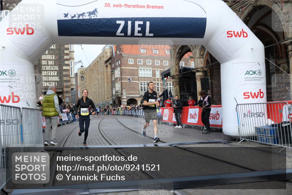 05.10.2025 - 20. swb-Marathon Bremen Yannick Fuchs http://msf.ph/oto/9241521 05.10.2025 10:41:14 Ziel 10606, 10952 meine-sportfotos.de