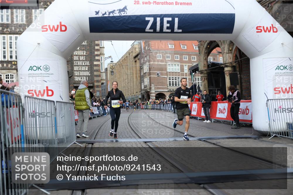 05.10.2025 - 20. swb-Marathon Bremen Yannick Fuchs http://msf.ph/oto/9241543 05.10.2025 10:41:14 Ziel 10606, 10952 meine-sportfotos.de