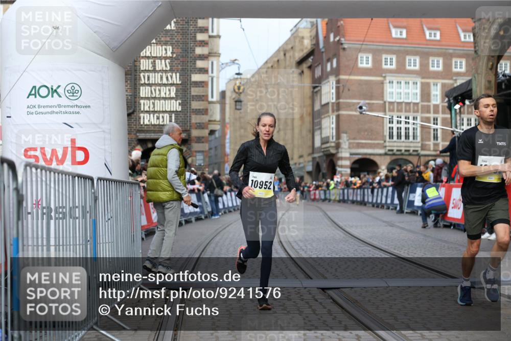 05.10.2025 - 20. swb-Marathon Bremen Yannick Fuchs http://msf.ph/oto/9241576 05.10.2025 10:41:14 Ziel 10606, 10952 meine-sportfotos.de