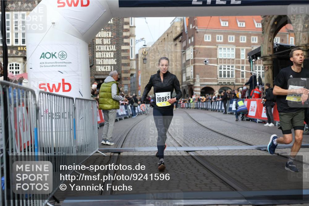 05.10.2025 - 20. swb-Marathon Bremen Yannick Fuchs http://msf.ph/oto/9241596 05.10.2025 10:41:15 Ziel 10606, 10952 meine-sportfotos.de