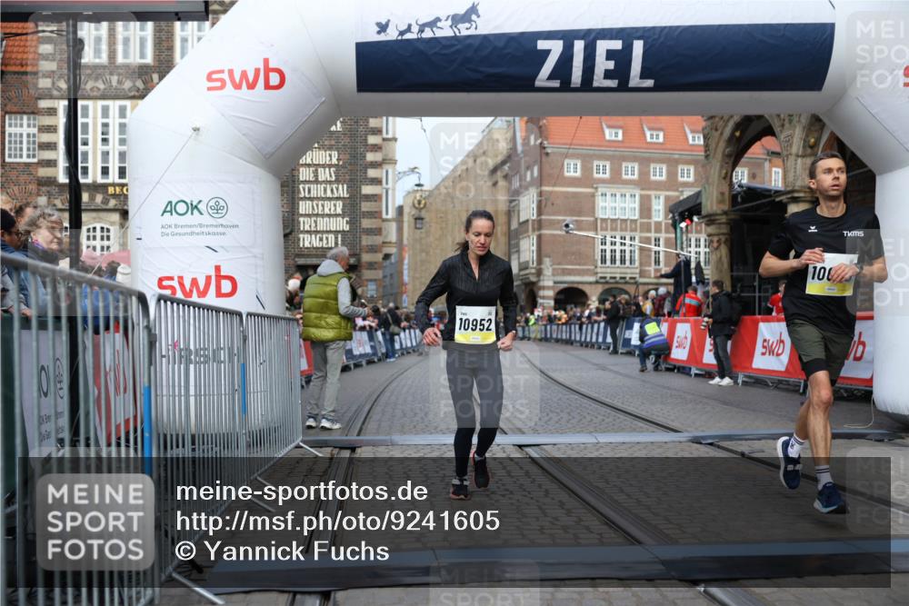 05.10.2025 - 20. swb-Marathon Bremen Yannick Fuchs http://msf.ph/oto/9241605 05.10.2025 10:41:15 Ziel 10606, 10952 meine-sportfotos.de
