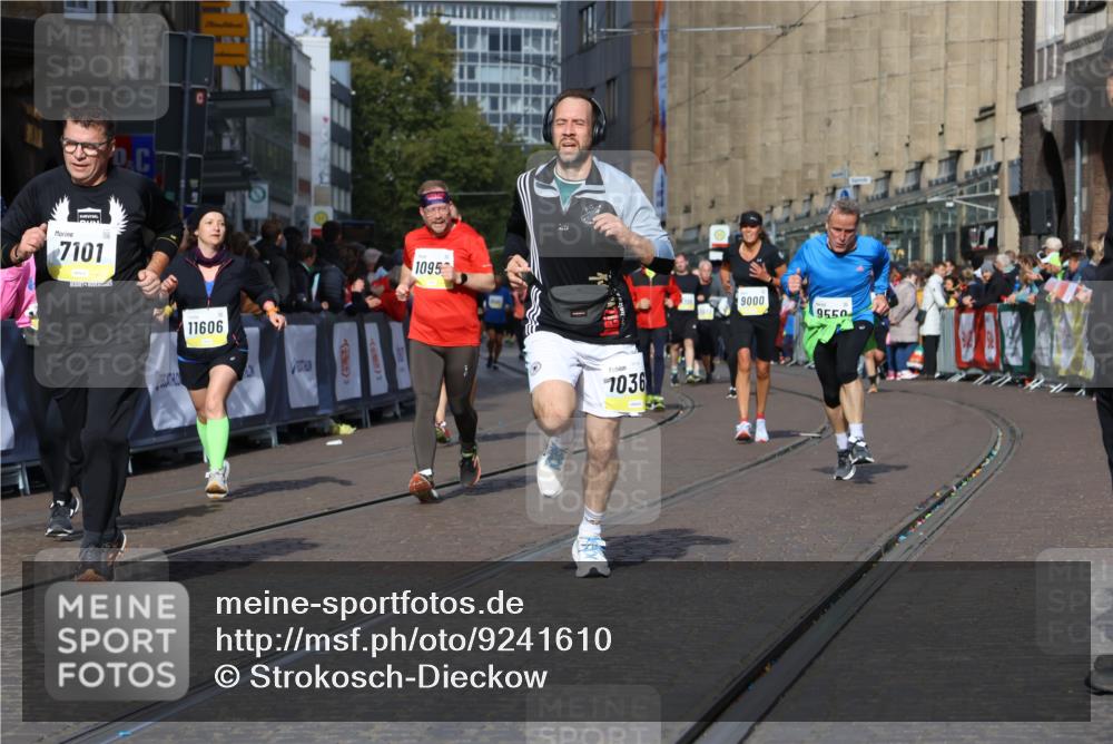05.10.2025 - 20. swb-Marathon Bremen Strokosch-Dieckow http://msf.ph/oto/9241610 05.10.2025 10:57:22 Ziel 7101, 9000, 9215, 9260, 9292, 9450, 9550, 9844, 10169, 10281, 10367, 10645, 10950, 11606 meine-sportfotos.de