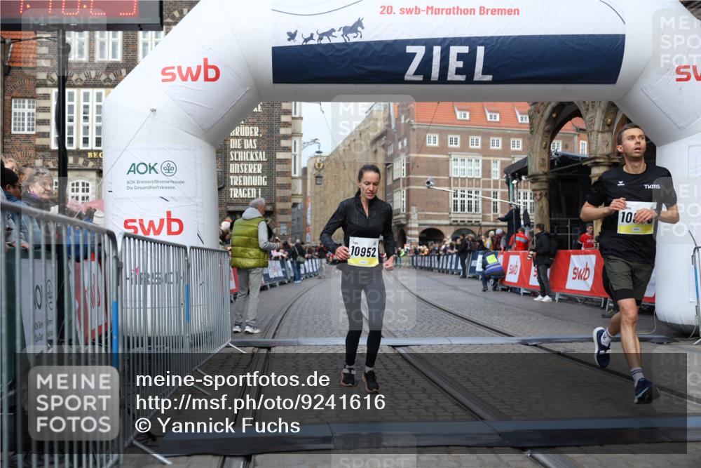 05.10.2025 - 20. swb-Marathon Bremen Yannick Fuchs http://msf.ph/oto/9241616 05.10.2025 10:41:15 Ziel 10606, 10952 meine-sportfotos.de