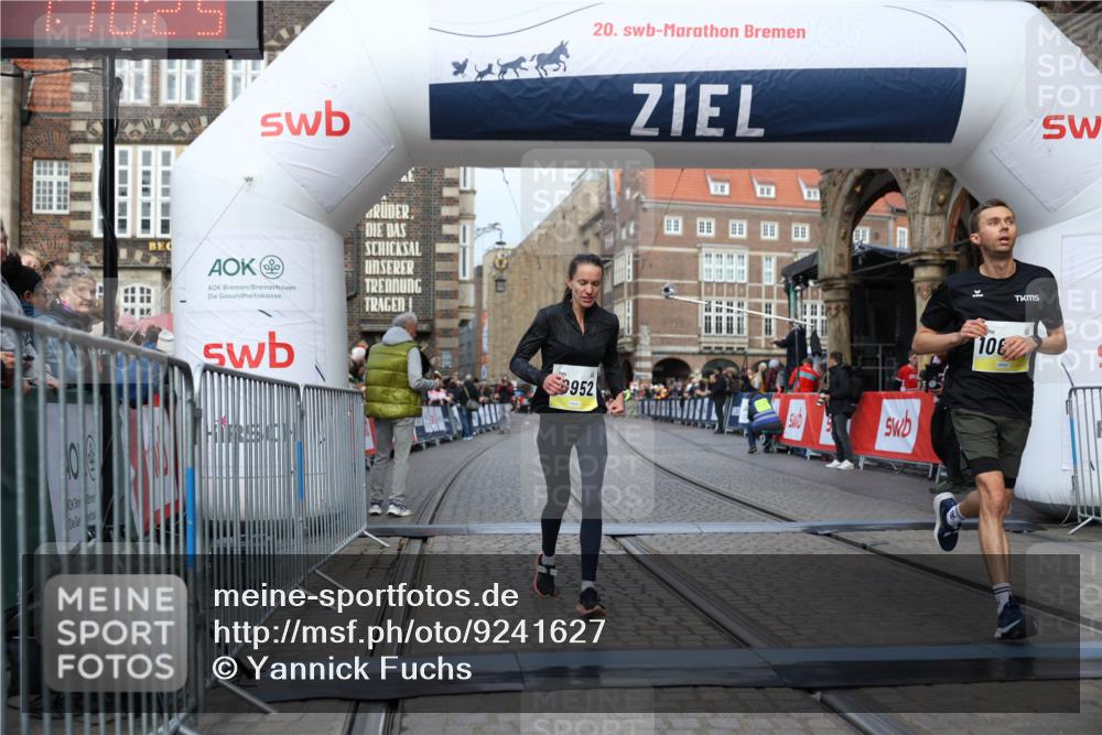 05.10.2025 - 20. swb-Marathon Bremen Yannick Fuchs http://msf.ph/oto/9241627 05.10.2025 10:41:15 Ziel 10606, 10952 meine-sportfotos.de