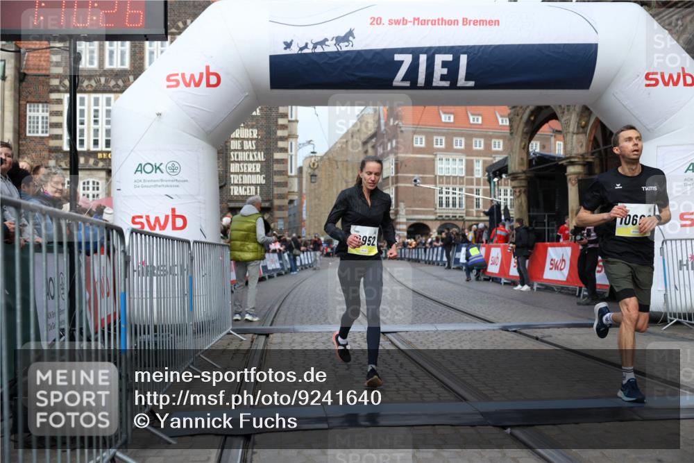 05.10.2025 - 20. swb-Marathon Bremen Yannick Fuchs http://msf.ph/oto/9241640 05.10.2025 10:41:15 Ziel 10606, 10952 meine-sportfotos.de