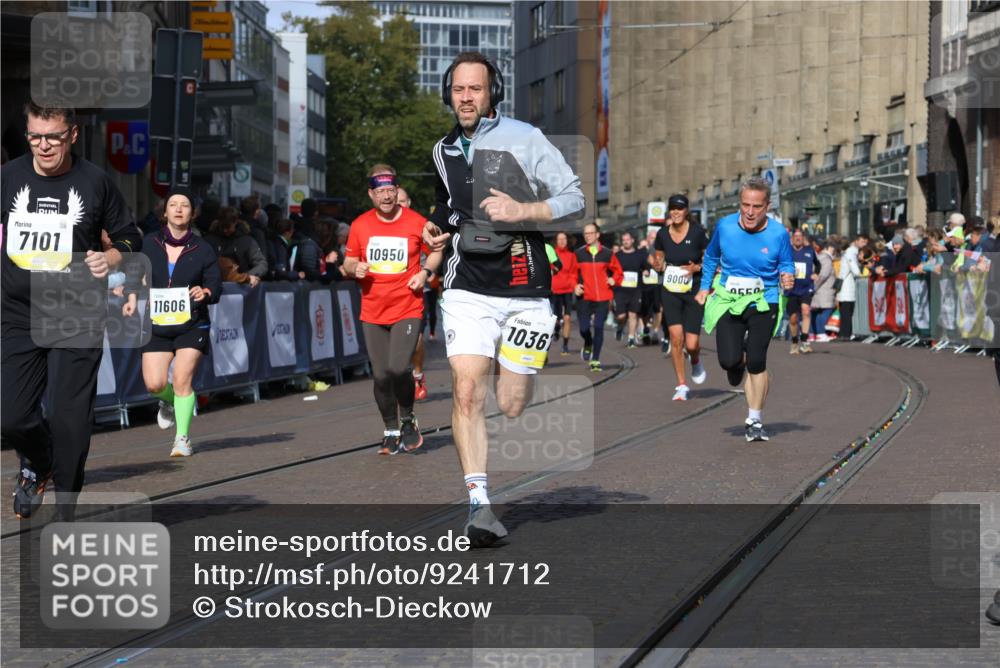 05.10.2025 - 20. swb-Marathon Bremen Strokosch-Dieckow http://msf.ph/oto/9241712 05.10.2025 10:57:23 Ziel 7101, 9000, 9215, 9260, 9550, 9844, 10281, 10367, 10645, 10950, 11606 meine-sportfotos.de