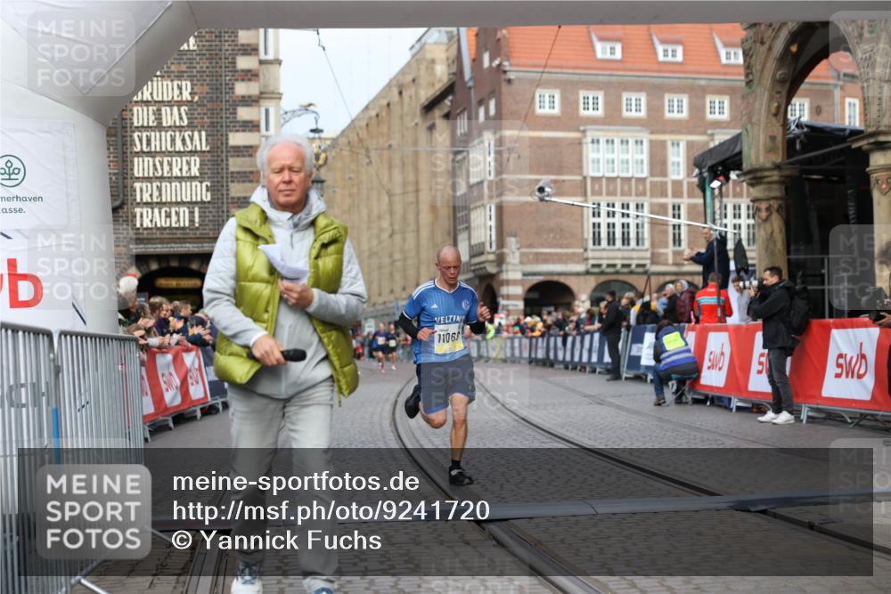 05.10.2025 - 20. swb-Marathon Bremen Yannick Fuchs http://msf.ph/oto/9241720 05.10.2025 10:41:22 Ziel 9262, 11069, 11086 meine-sportfotos.de