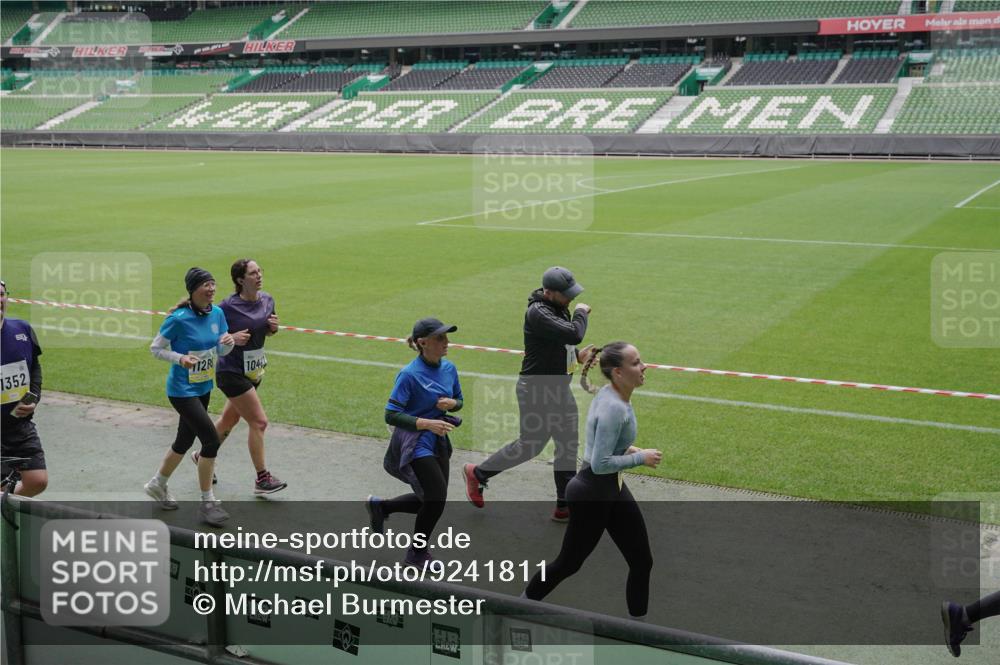 05.10.2025 - 20. swb-Marathon Bremen Michael Burmester http://msf.ph/oto/9241811 05.10.2025 10:35:19 Laufen im Stadion 7163, 9183, 9188, 9201, 9219, 9350, 9430, 9495, 9508, 9540, 9550, 9576, 9582, 9601, 9612, 9622, 9625, 9666, 9669, 9672, 9720, 9722, 9766, 9790, 9797, 9847, 9886, 9914, 9925, 9952, 9962, 9968, 9981, 10039, 10049, 10055, 10059, 10080, 10084, 10105, 10145, 10169, 10179, 10225, 10260, 10263, 10281, 10341, 10353, 10368, 10377, 10395, 10555, 10644, 10645, 10653, 10694, 10834, 10845, 10950, 10988, 7147, 7215, 9292, 9372, 9547, 9585, 9719, 9783 meine-sportfotos.de