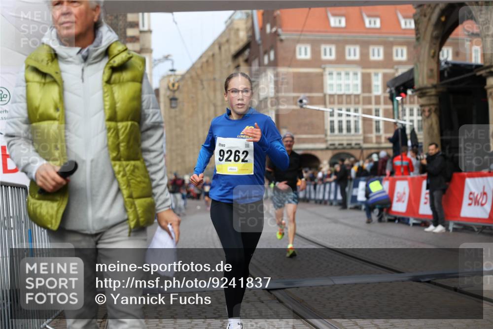 05.10.2025 - 20. swb-Marathon Bremen Yannick Fuchs http://msf.ph/oto/9241837 05.10.2025 10:41:24 Ziel 9262, 11069, 11086 meine-sportfotos.de