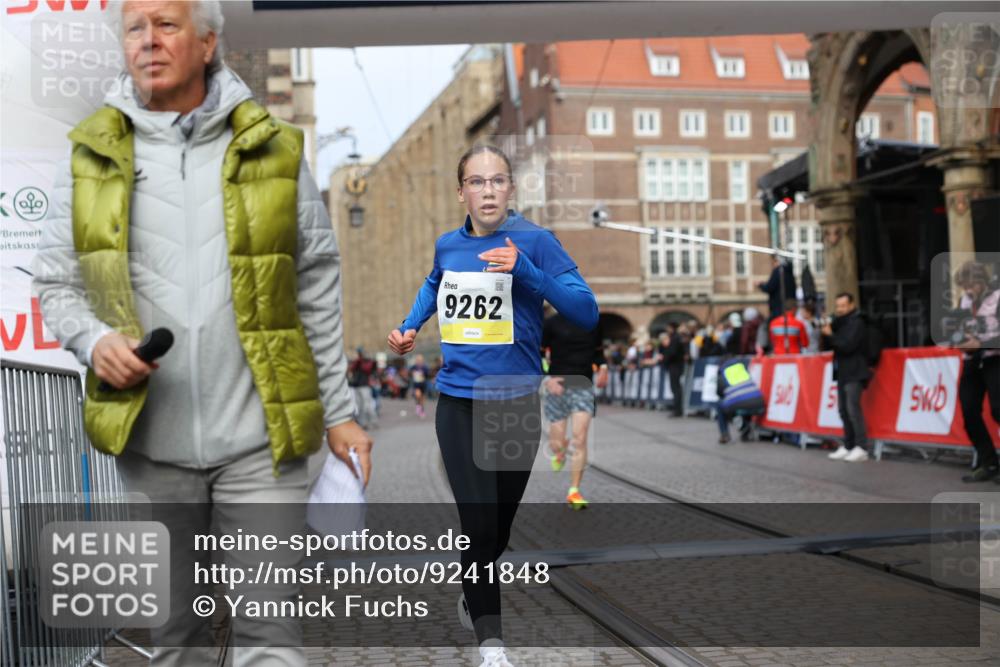 05.10.2025 - 20. swb-Marathon Bremen Yannick Fuchs http://msf.ph/oto/9241848 05.10.2025 10:41:24 Ziel 9262, 11069, 11086 meine-sportfotos.de