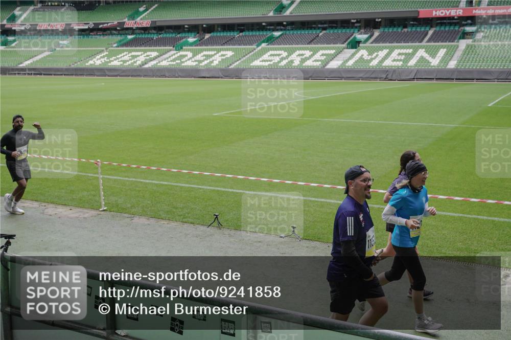 05.10.2025 - 20. swb-Marathon Bremen Michael Burmester http://msf.ph/oto/9241858 05.10.2025 10:35:21 Laufen im Stadion 7163, 9183, 9188, 9201, 9219, 9350, 9430, 9495, 9508, 9540, 9550, 9576, 9582, 9601, 9612, 9622, 9625, 9666, 9672, 9722, 9766, 9790, 9797, 9847, 9886, 9914, 9925, 9952, 9962, 9968, 9981, 10039, 10049, 10055, 10059, 10080, 10084, 10105, 10145, 10169, 10179, 10225, 10260, 10263, 10281, 10353, 10359, 10368, 10377, 10395, 10555, 10644, 10645, 10653, 10694, 10834, 10845, 10950, 10988, 7147, 7215, 9292, 9372, 9547, 9585, 9669, 9719, 9783 meine-sportfotos.de