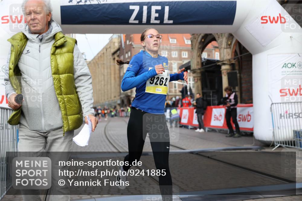 05.10.2025 - 20. swb-Marathon Bremen Yannick Fuchs http://msf.ph/oto/9241885 05.10.2025 10:41:25 Ziel 9262, 11069, 11086 meine-sportfotos.de