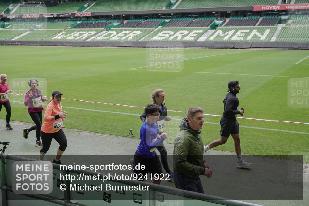 05.10.2025 - 20. swb-Marathon Bremen Michael Burmester http://msf.ph/oto/9241922 05.10.2025 10:35:23 Laufen im Stadion 7163, 9183, 9188, 9201, 9219, 9350, 9433, 9451, 9495, 9508, 9540, 9550, 9576, 9582, 9601, 9612, 9622, 9625, 9666, 9672, 9722, 9766, 9790, 9847, 9886, 9914, 9925, 9937, 9952, 9962, 9968, 9981, 10039, 10049, 10055, 10059, 10080, 10084, 10105, 10145, 10169, 10179, 10225, 10260, 10263, 10281, 10353, 10359, 10368, 10377, 10395, 10555, 10644, 10653, 10694, 10834, 10845, 10950, 10988, 7147, 7215, 9292, 9372, 9430, 9547, 9585, 9669, 9719, 9783 meine-sportfotos.de