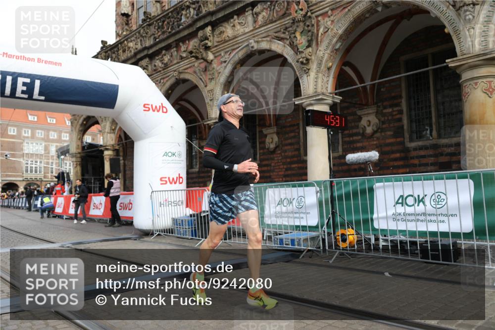 05.10.2025 - 20. swb-Marathon Bremen Yannick Fuchs http://msf.ph/oto/9242080 05.10.2025 10:41:27 Ziel 9262, 11069, 11086 meine-sportfotos.de